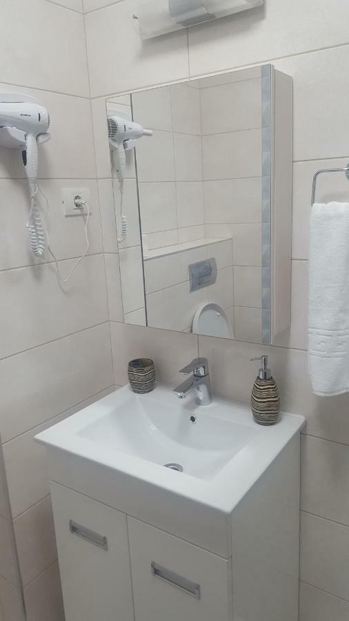 Alex Marina Flat Apartment Mamaia Bagian luar foto